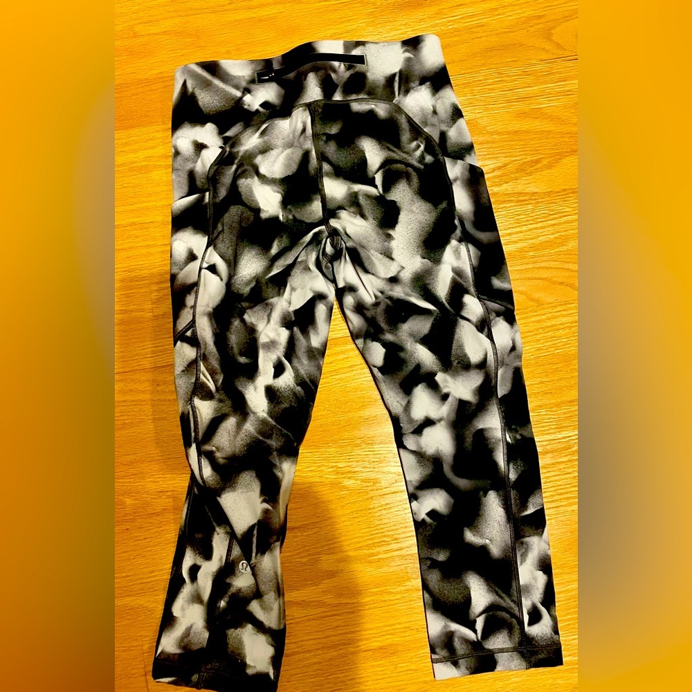 Lululemon pants size 6